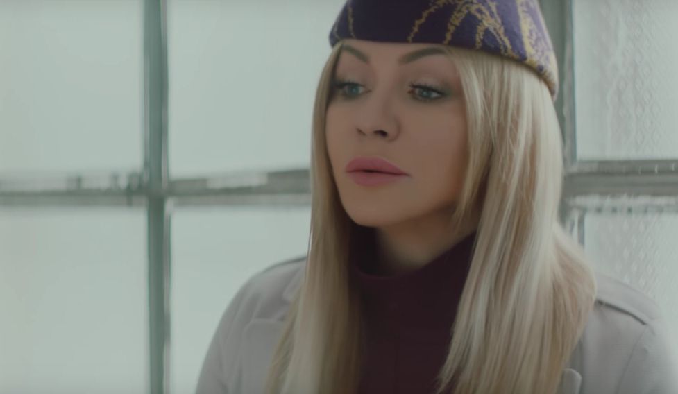 Похудела и помолодела: Ирину Билык не узнать в новом клипе
